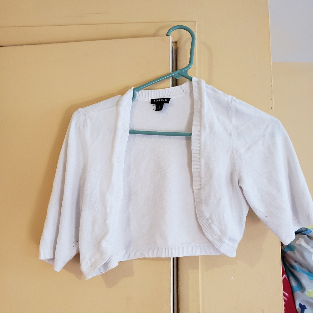 Torrid shrug